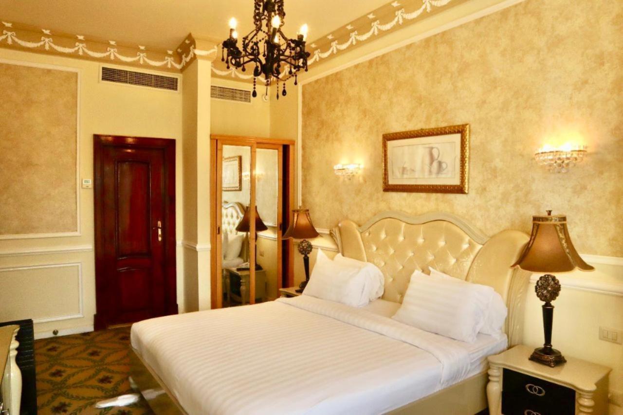 Paradise Complex Alexandria