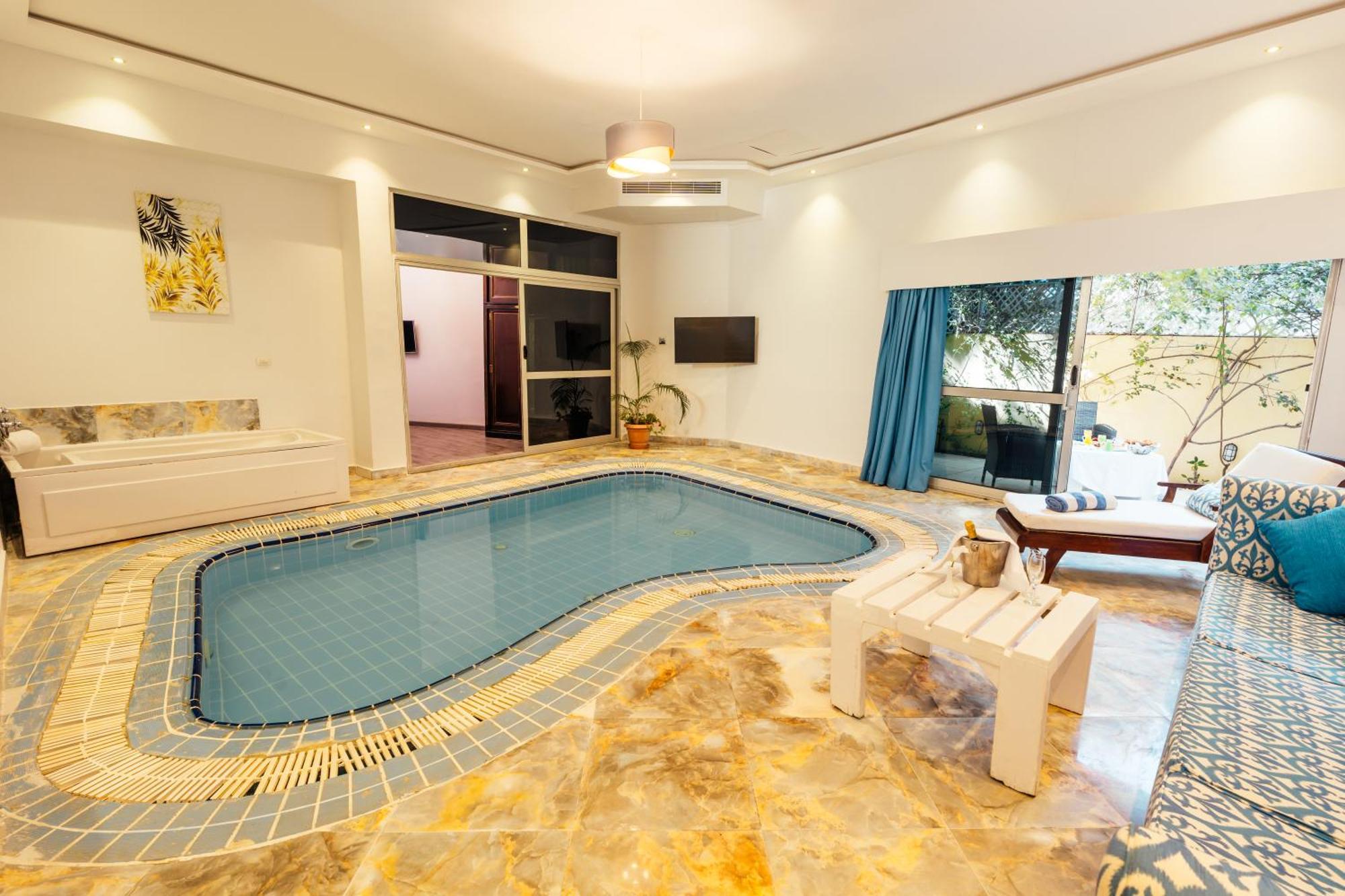 Paradise Complex 4*