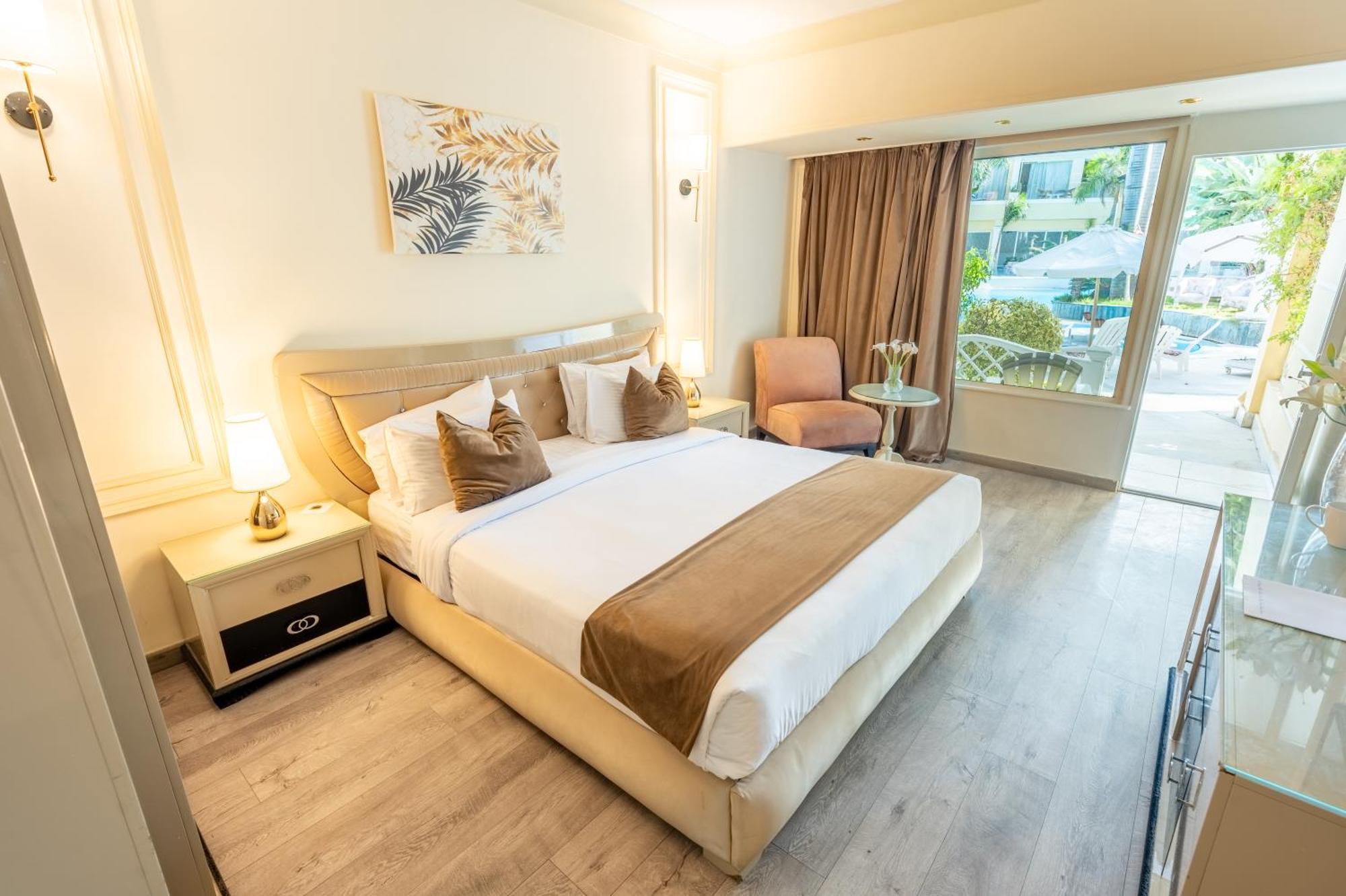 Paradise Complex Alexandria